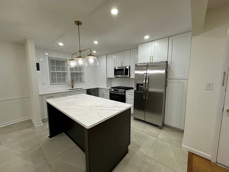 Melrose Apartments — Photo 36
