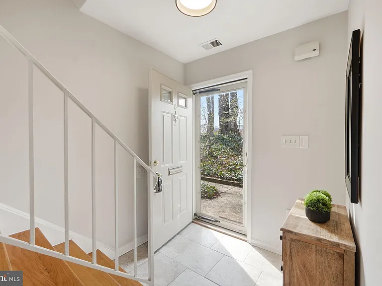 8230 Carrleigh Pkwy #84 — Photo 7