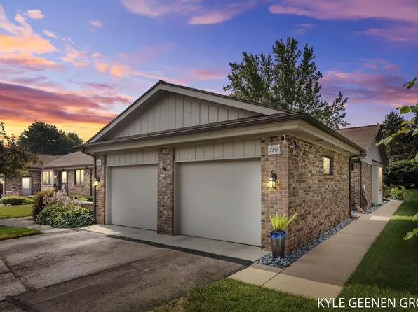 792 Apple Blossom Ln, Holland, MI 49423