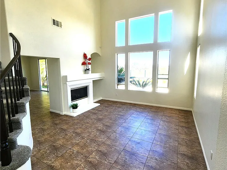 11 Paloma Dr — Photo 3
