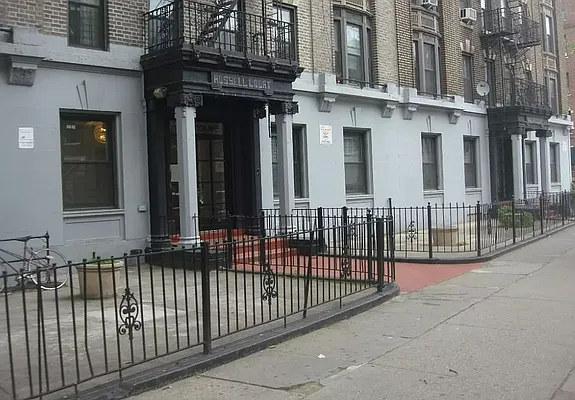 Rented by Farside Realty LLC | media 9