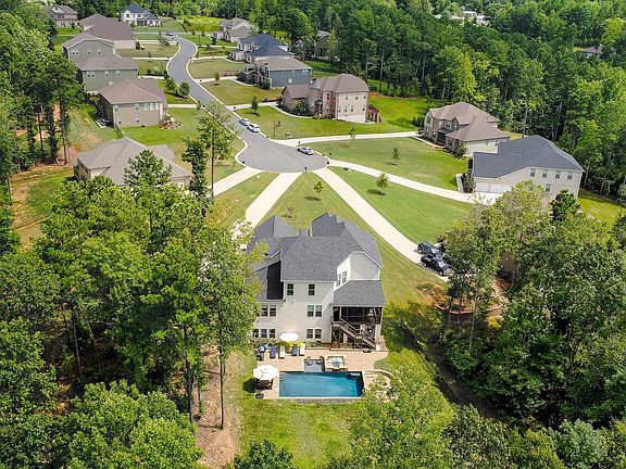 2nd image of 136 Abbeville Ln