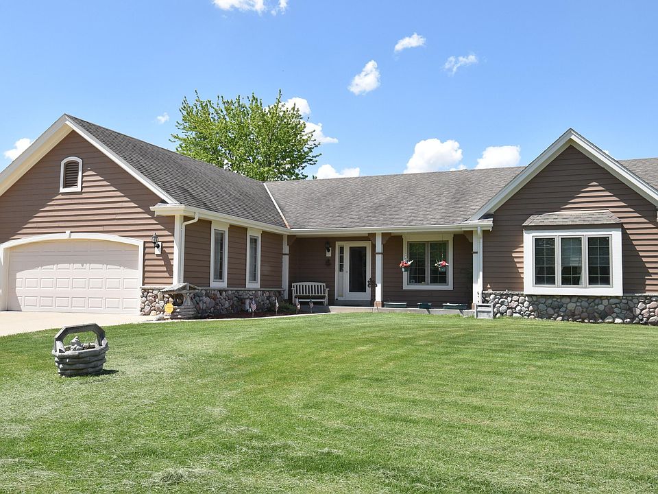 1st image of 635 Woodland Cir