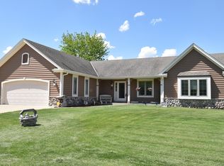 635 Woodland Cir, Waterford, WI 53185