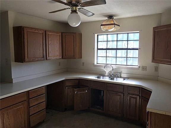 5th image of 3824 Cypress Ave