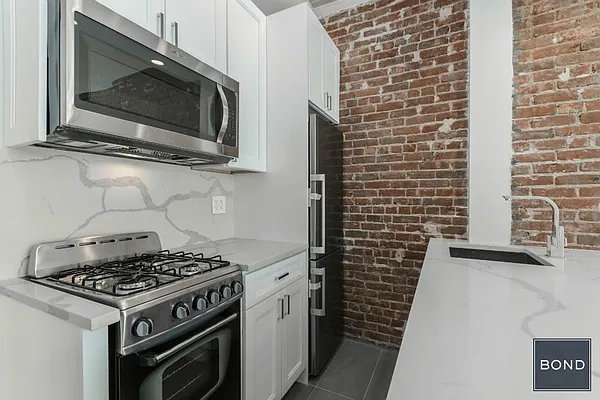 Rented by Bond New York | media 25