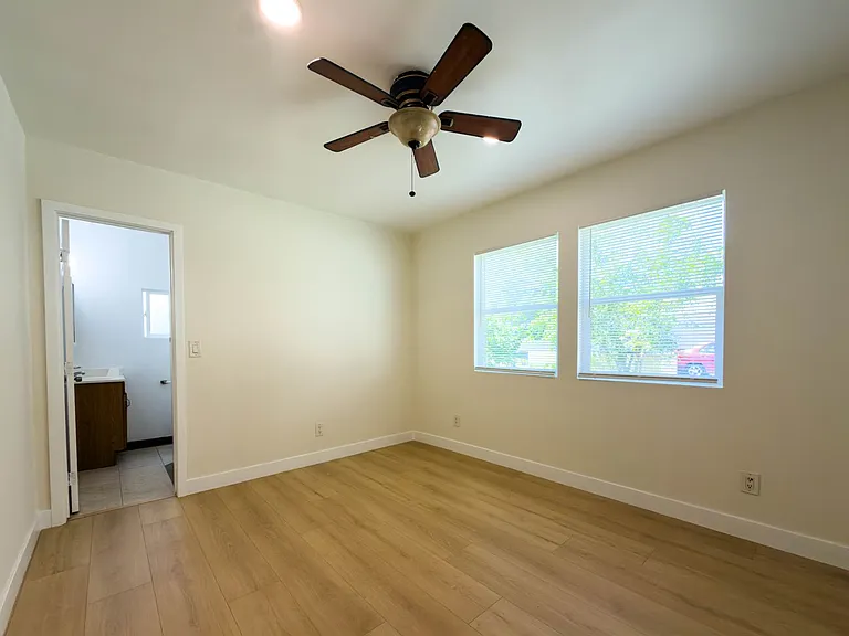 411 W Windsor Rd — Photo 8