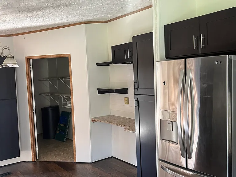 4572 Smith St — Photo 11