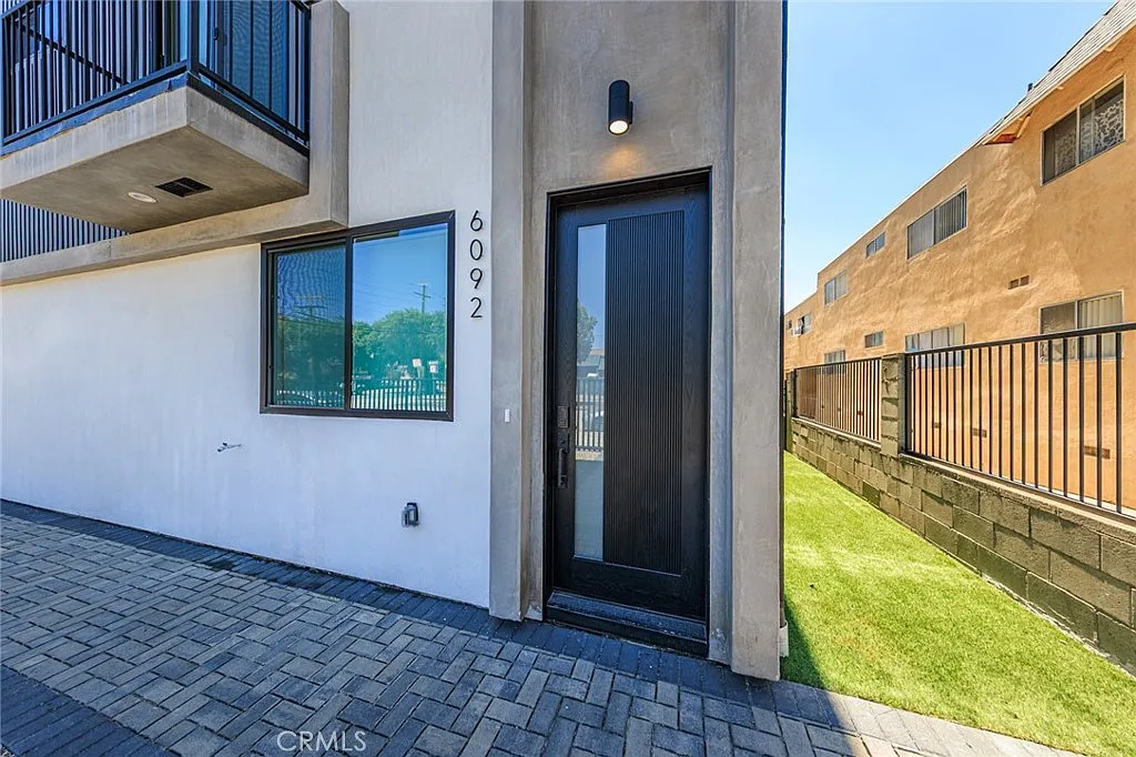 4 bed, 1414 sqft, $4,069 — Photo 2