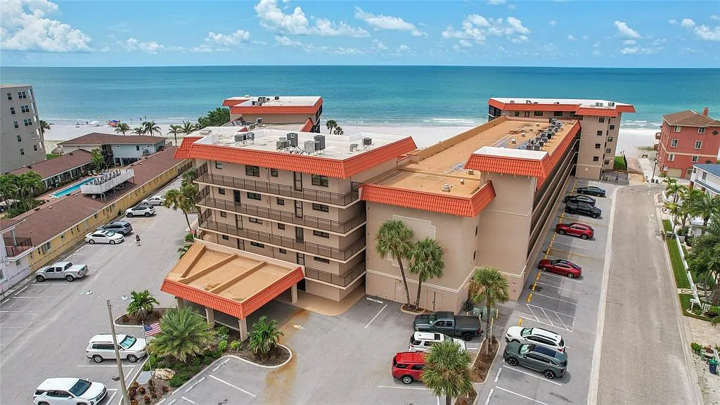 17580 Gulf Blvd — Photo 1