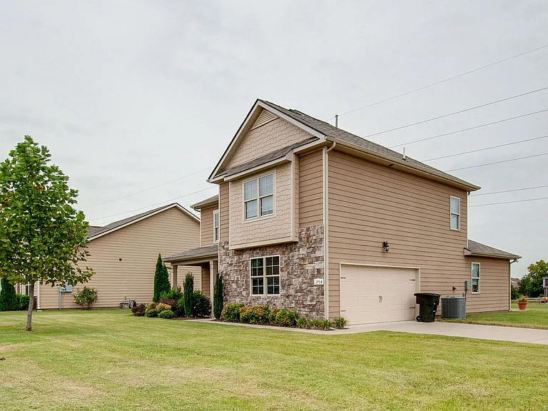 3704 Jerry Anderson Dr — Photo 2