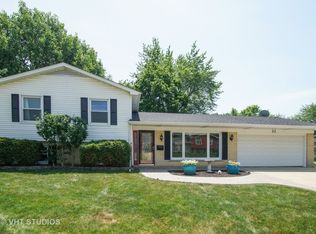 22 Red Haw Ln, Lake Zurich, IL 60047