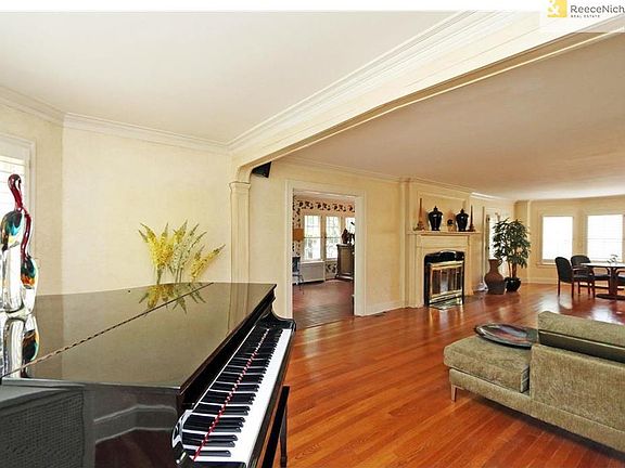 4th image of 651 W 57th St