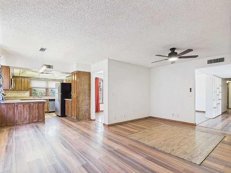 4533 W Brown St — Photo 8