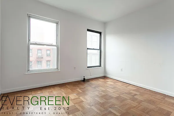 Rented by Evergreen Apartments BK | media 10