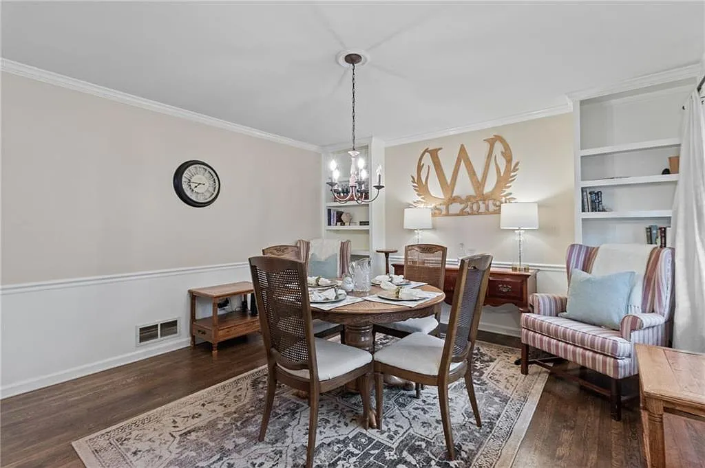 3 bed, 1428 sqft, $2,200 — Photo 4