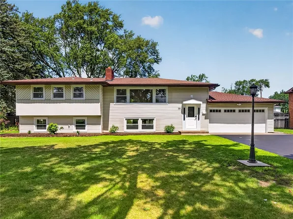 73 Sandcastle Dr, Rochester, NY 14622