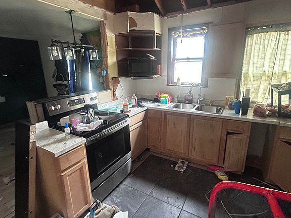 5th image of 2528 Avis St