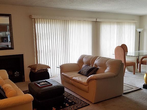 5th image of 808 Cliffs Dr APT 104
