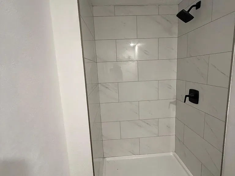 12518 S Locust St — Photo 6