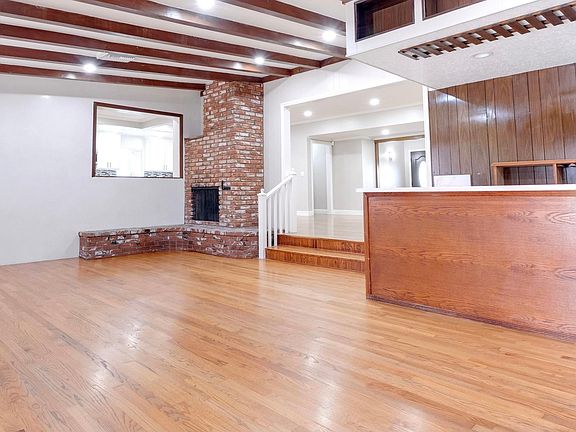 2nd image of 10431 Woodley Ave