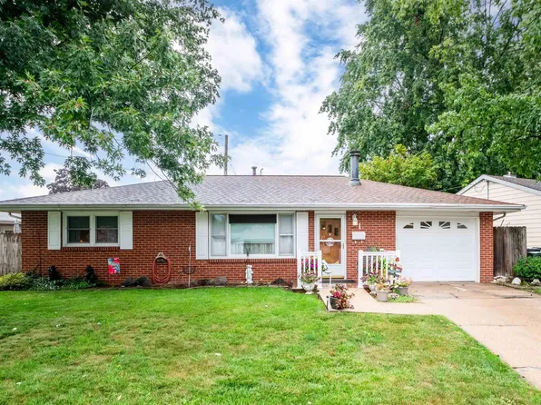1 Brentwood Ct, Pekin, IL 61554