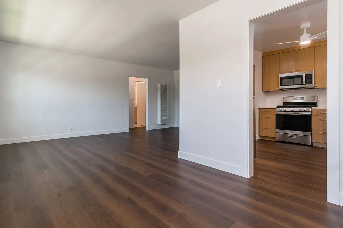 1 bed, 1.0 bath, 600 sqft, $2,300 — Photo 2