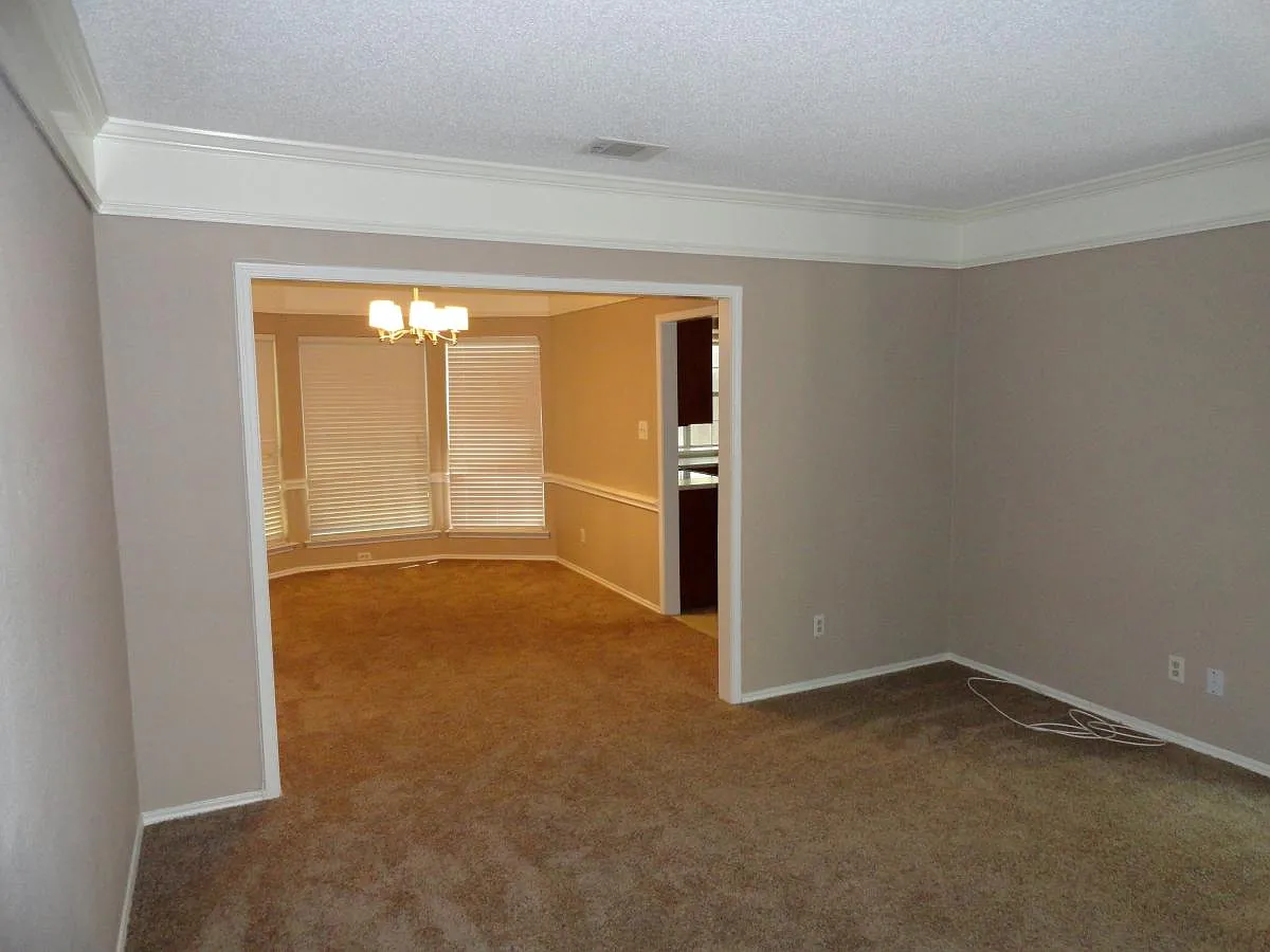 4 bed, 2.5 bath, 2525 sqft, $3,400 — Photo 3