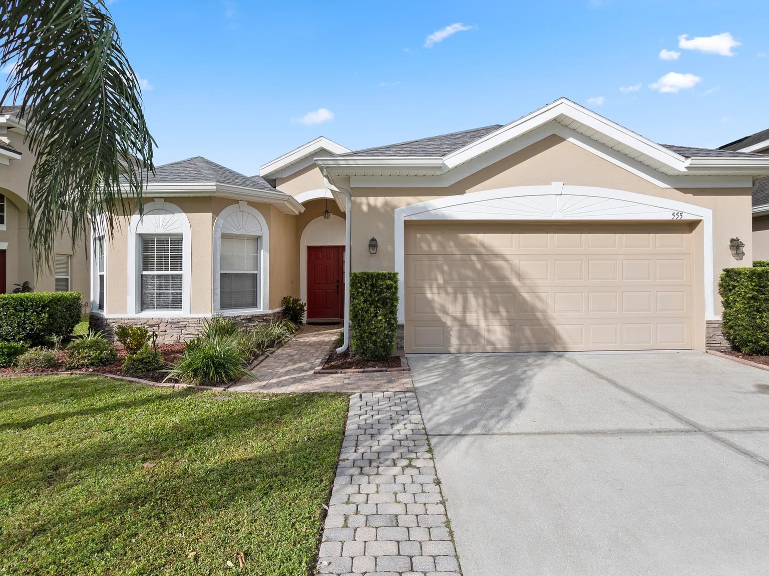 555 Fern Lake Dr — Photo 2