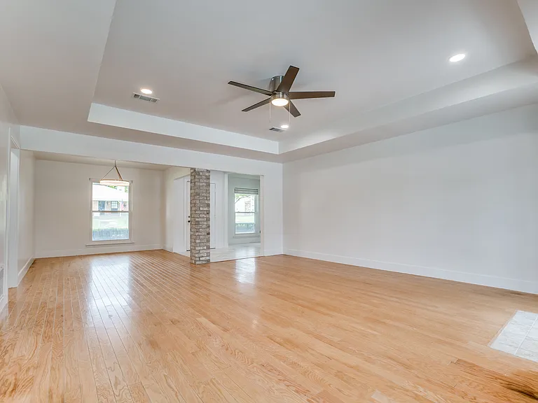 1323 Lark Ln — Photo 9