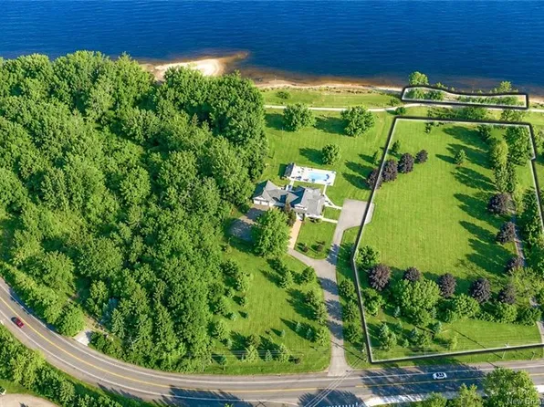 1337 Woodstock Rd, Fredericton, NB E3B 7R9