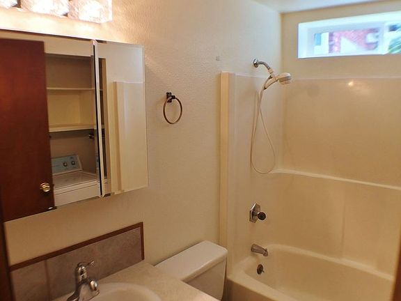 4th image of 1112A Shorewood Dr