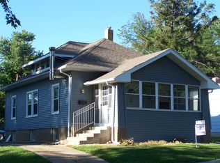 917 E 3rd St, Vinton, IA 52349