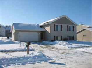 616 Pointe Ln SW, Rochester, MN 55902