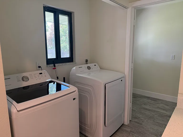 1117 SE Stewart Rd — Photo 4