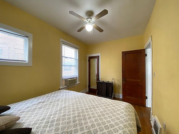 3rd image of 1930 W Barry Ave #1