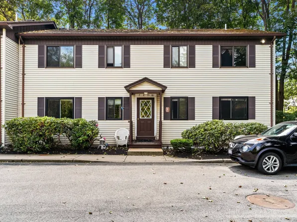 16 Cleveland Pl APT 8, Gloucester, MA 01930