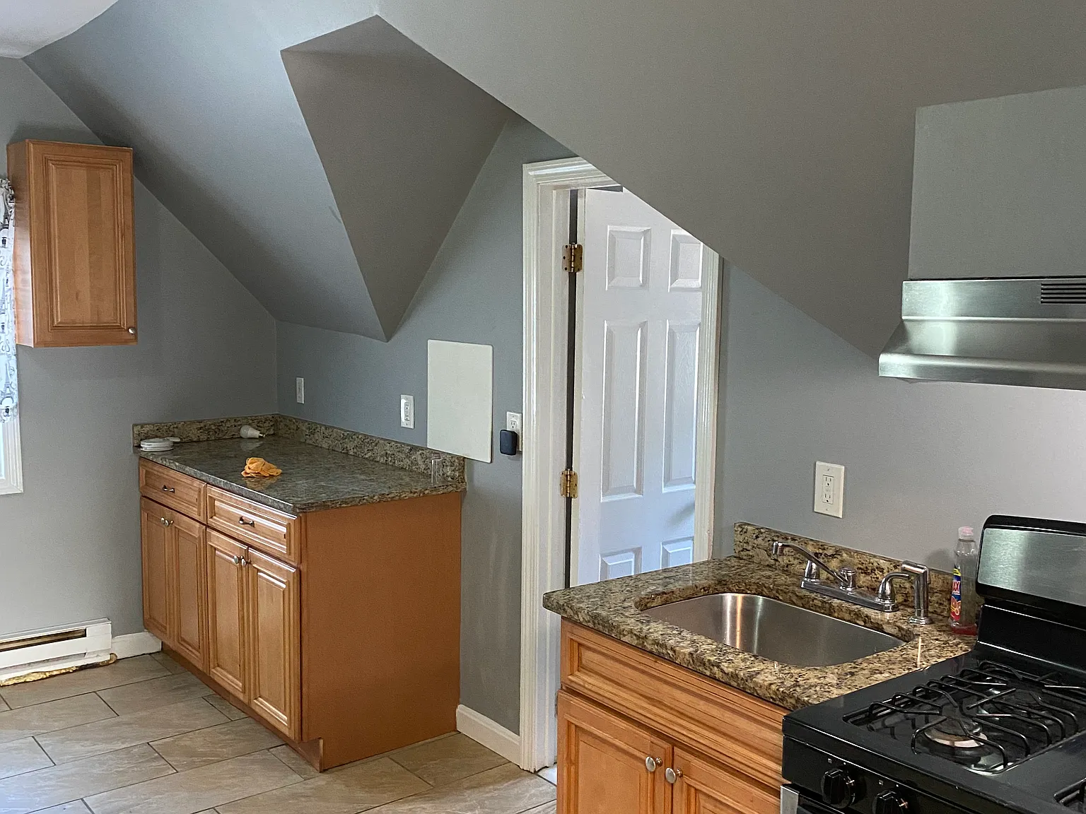 1 bed, 550 sqft, $2,100 — Photo 3