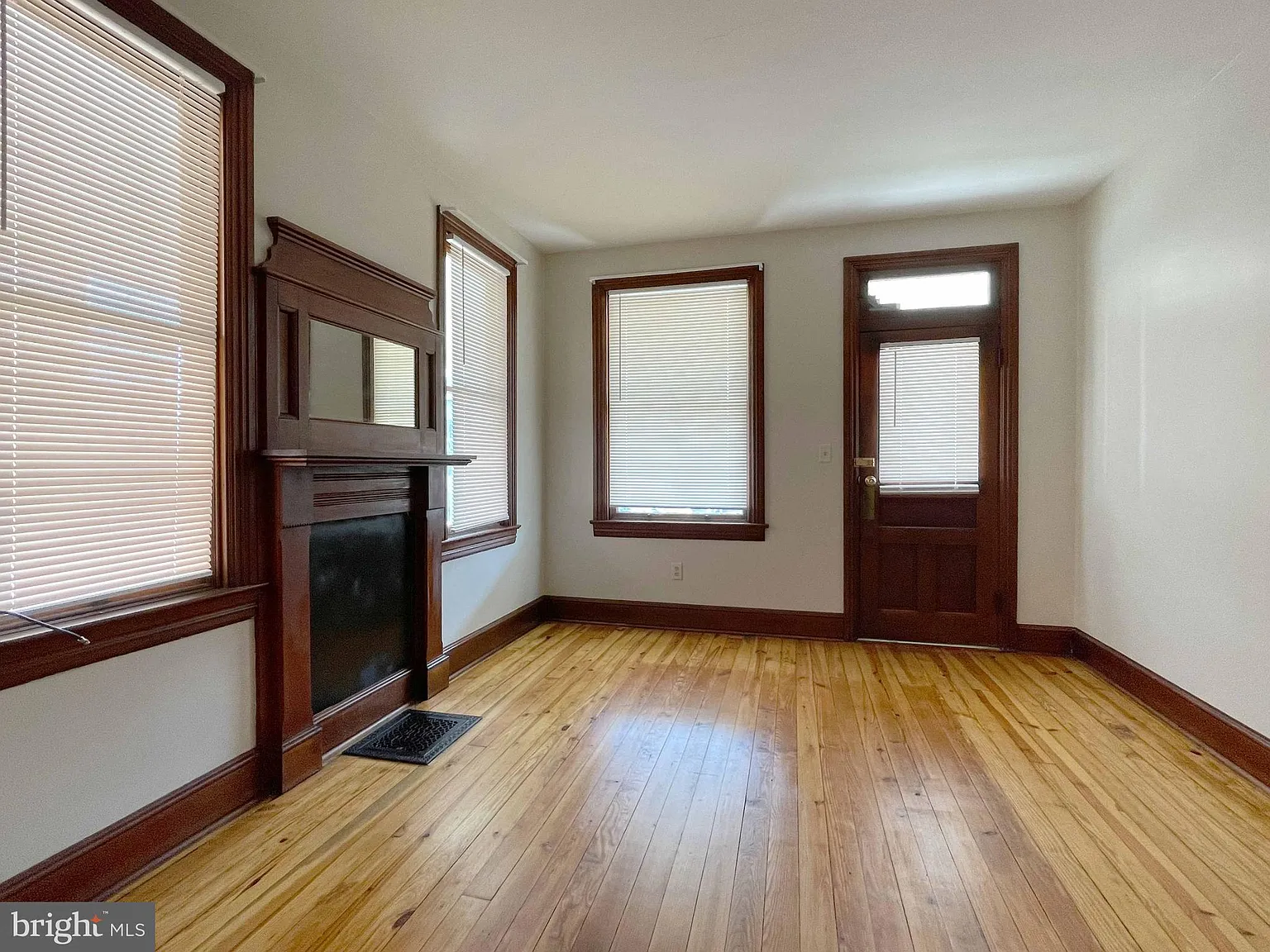 3 bed, 1176 sqft, $1,650 — Photo 2