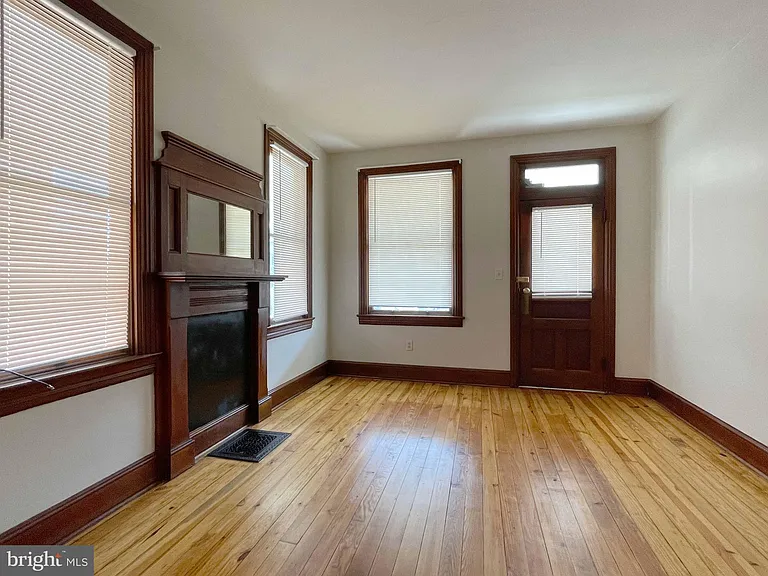 418 S Market St — Photo 2