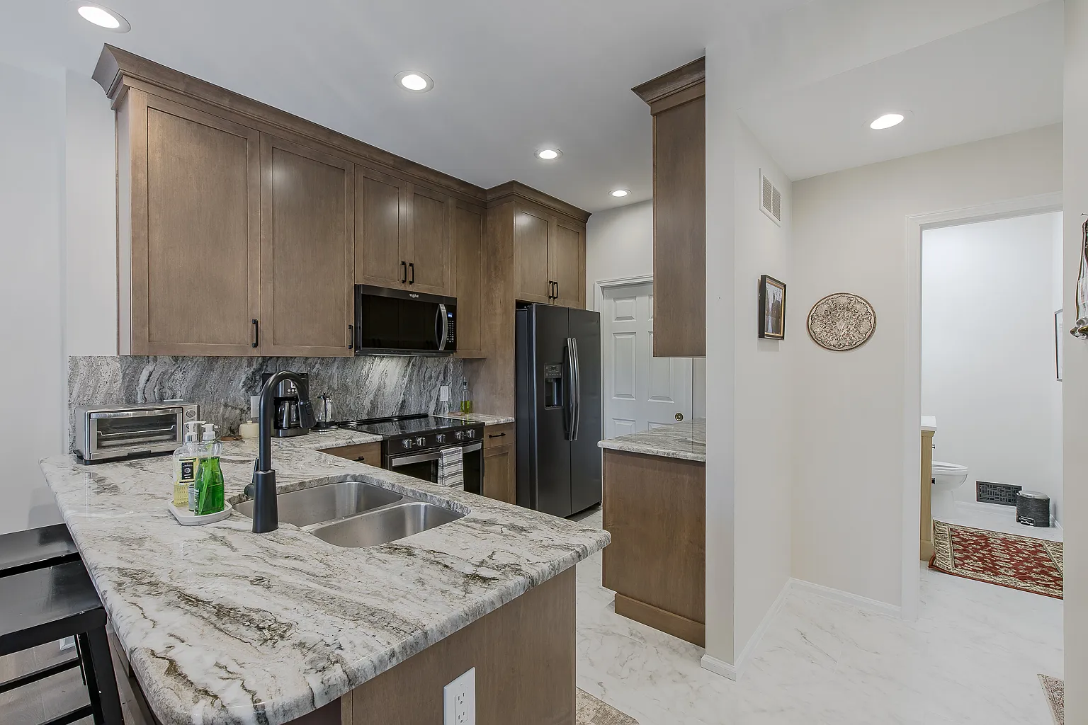 2 bed, 3.5 bath, 1718 sqft, $2,800 — Photo 2