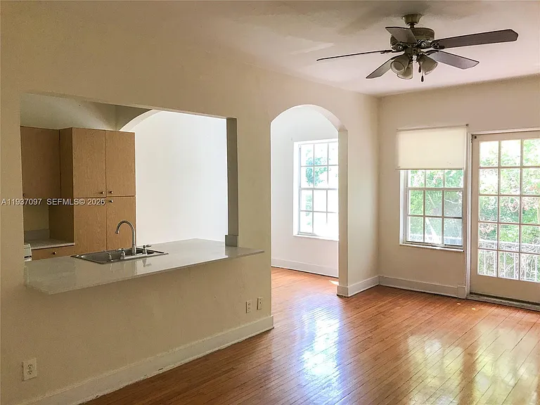 700 W 51st St #5 — Photo 5