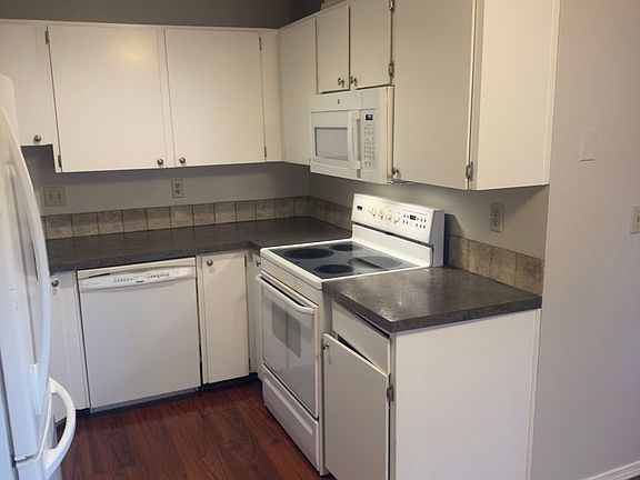 4th image of 10845 SW 121st Ave