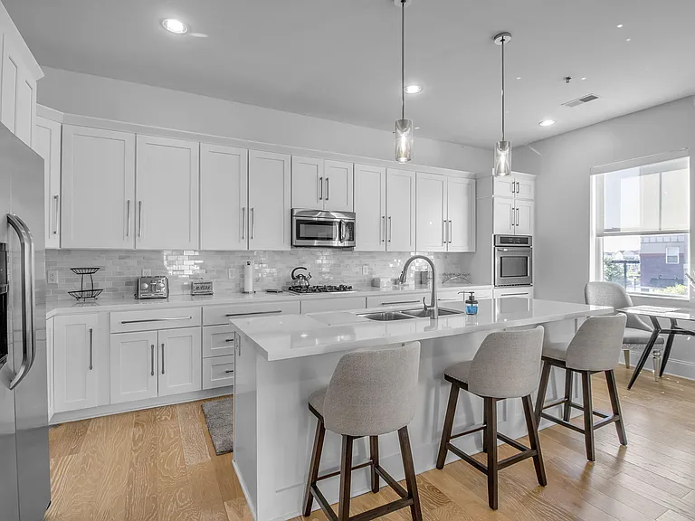 The Exchange Luxury Apartments — Photo 7
