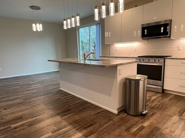 3115 Lewis Ave — Photo 4