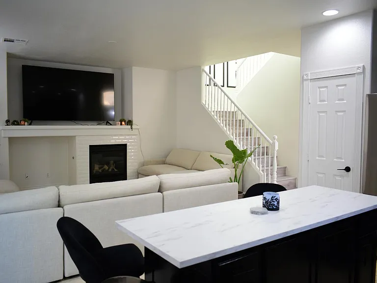 Kitchen/dinning room/stairs