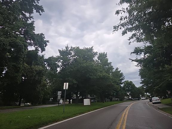 4th image of 10206 Lilac Ave