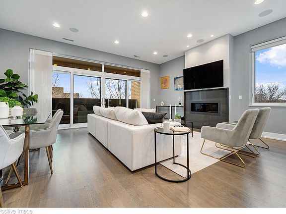2nd image of 1017 N California Ave #9