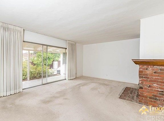 4th image of 22701 Collins St