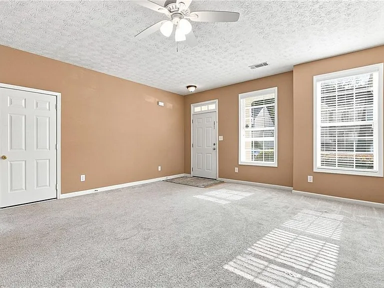 3063 Kentmere Dr — Photo 5